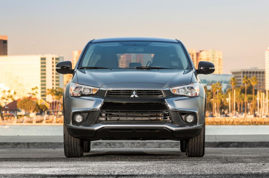  Mitsubishi Outlander Sport Limited Edition 2017 года  (фото 17 из 19)